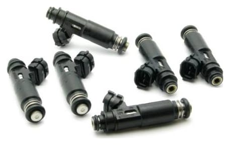 Wtryskiwacze DeatschWerks 700cc Lexus IS300 2JZ-GE 01-05