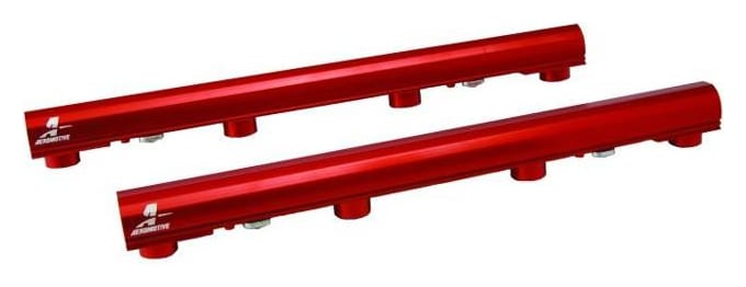 Listwy paliwowe Aeromotive (3 zawory) 05-10 Mustang GT 4.6l