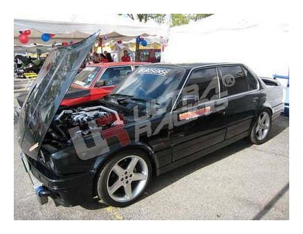Rozpórka BMW 3-Series E30 UltraRacing przednia górna Strutbar Solid