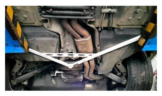 Rozpórka BMW 3-Series E46 M3 3.2 01-06 Ultra-R 3P tylna dolna Brace
