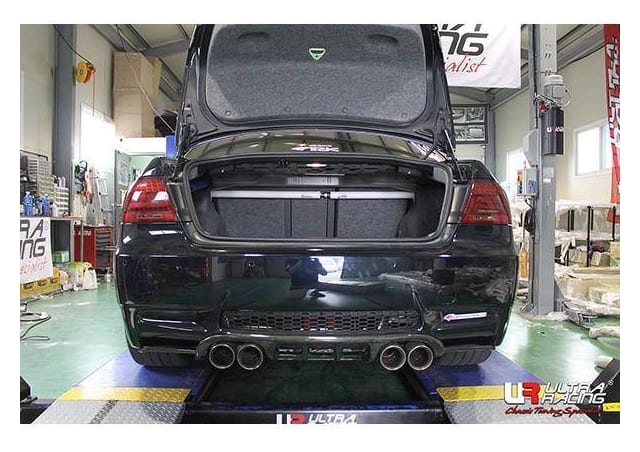 Rozpórka BMW M3 E92 07-13 UltraRacing 2P Adj. tylna górna Strut Bar