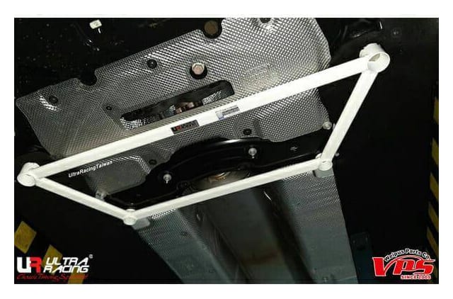 Rozpórka Ford Focus MK4 1.5T L3 2WD HB 18+ UltraRacing 4-punktowa przednia dolna Brace