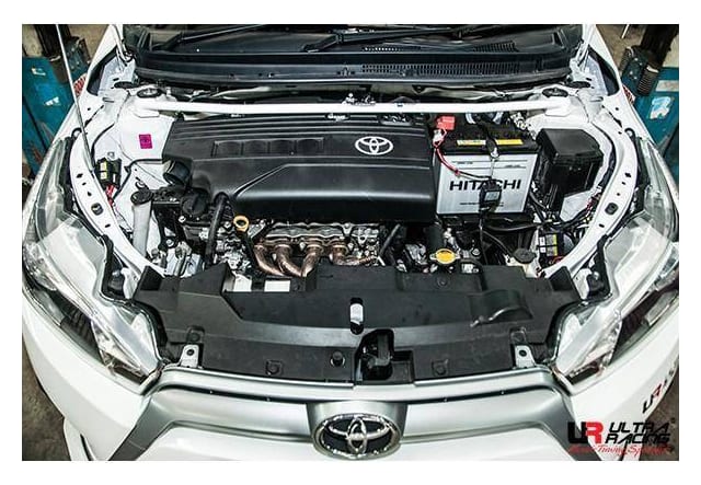 Rozpórka Toyota Yaris 10+ XP13 UltraRacing 2P przednia górna Strut Bar