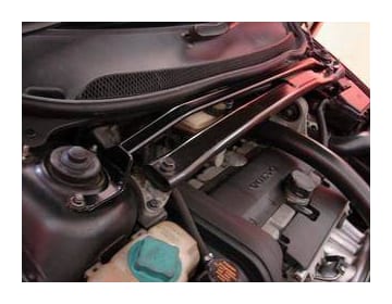 Rozpórka Volvo S60/S60R/V70 UltraRacing 2P przednia górna Strutbar